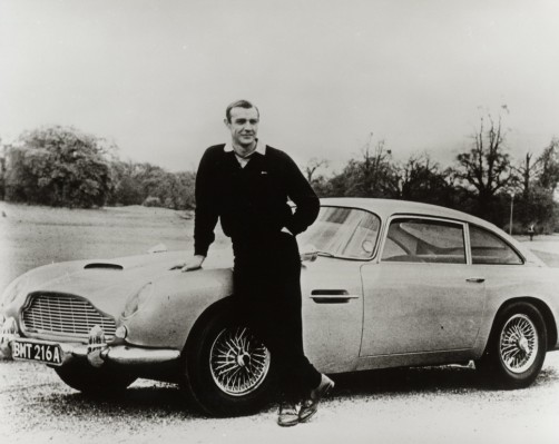 Sean Connery mit Aston Martin DB 5 (1964).  Foto: Auto-Medienportal.Net/Aston Martin