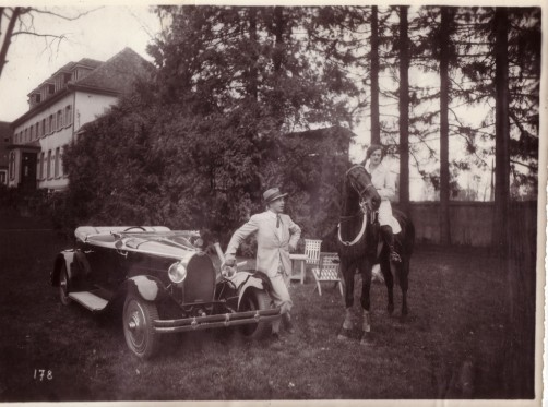 Jean Bugatti: Mein Auto, meine Frau, mein Pferd, meine Villa.  Foto: Auto-Medienportal.Net/Bugatti