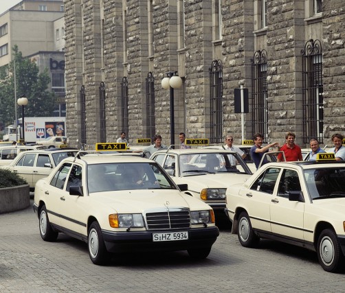 Vor 35 Jahren: Mercedes-Benz W124 als neue Mittelklasse: Besonders erfolgreich als Taxi, obwohl sich die Fahrer über den 