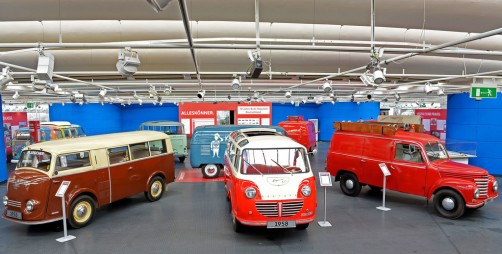 70 Jahre Bulli-Republik: Blick auf die ausgestellte Transportervielfalt der Wirtschaftswunderzeit.  Foto: Auto-Medienportal.Net/Hay