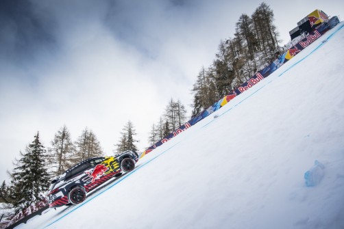 Keine Angst vor 40,4 Grad Steigung: 2019 meisterte Mattias Ekström in einem Audi e-tron den Zielhang der legendären Streif in Kitzbühel.  Foto: Auto-Medienportal.Net