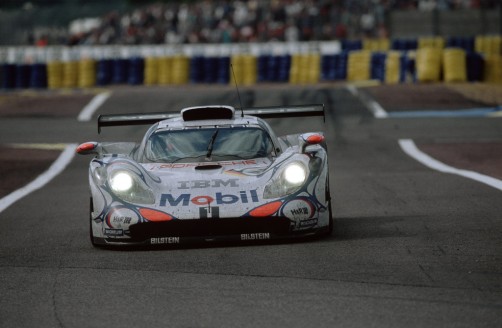 Le Mans 1998: Siegerfahrzeug Porsche 911 GT1 Rennversion mit den Fahrern Allan McNish, Stephane Ortelli und Laurent Aiello.  Foto: Auto-Medienportal.Net/Porsche