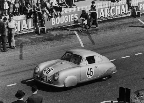 Le Mans 1951: Auguste Veuillet und Edmond Mouche erreichten mit dem Porsche 356 SL 1100 bei dem ersten Einsatz eines Porsche in Le Mans den Sieg in der Klasse bis 1100 Kubikzentimeter Hubraum.  Foto: Auto-Medienportal.Net/Porsche