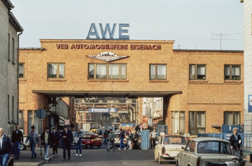 Haupttor des Wartburg-Werks in Eisenach zur Wendezeit.  Foto: Auto-Medienportal.Net/Opel